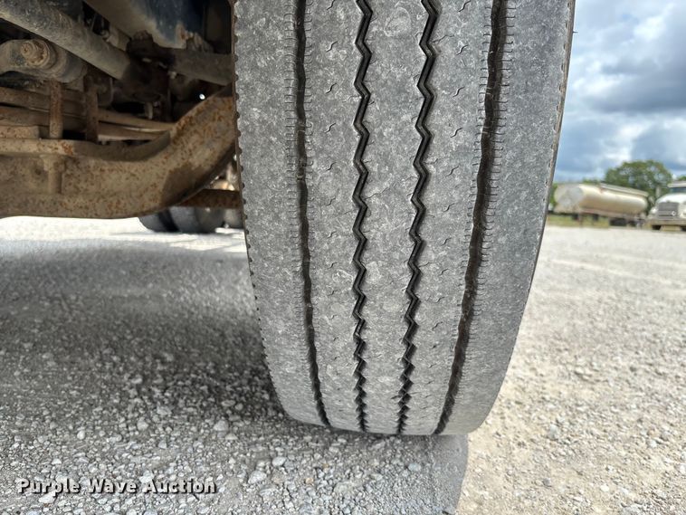 image for item FC1730 2016 Mack CXU613 semi truck