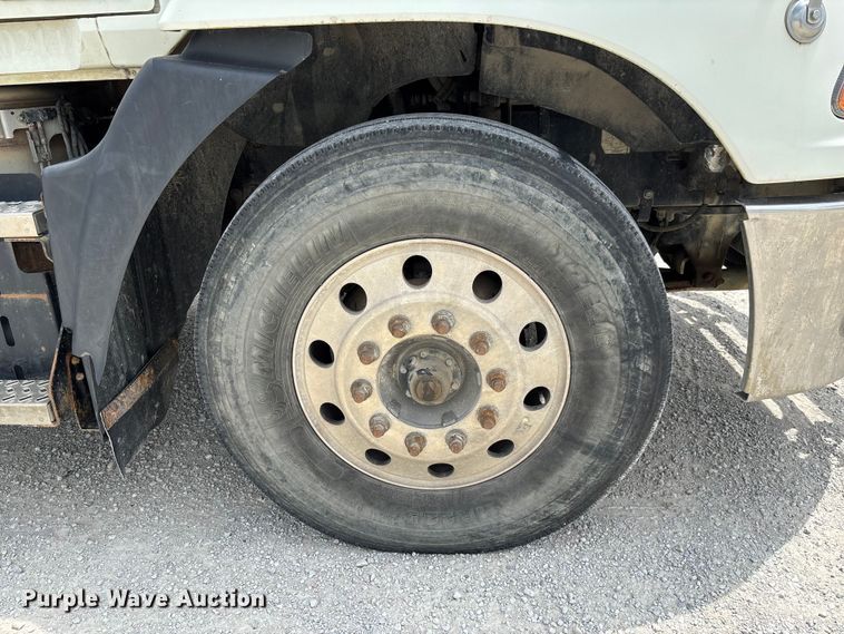 image for item FC1730 2016 Mack CXU613 semi truck