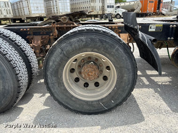 image for item FC1730 2016 Mack CXU613 semi truck