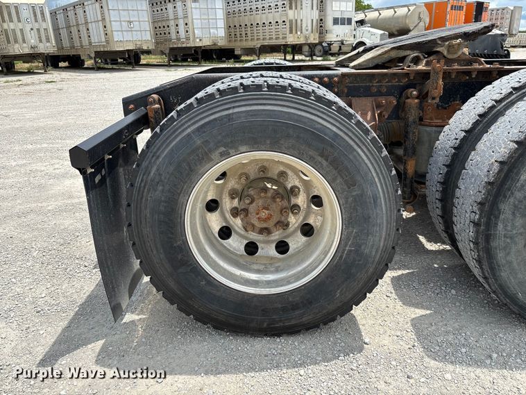 image for item FC1730 2016 Mack CXU613 semi truck