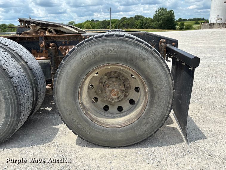image for item FC1730 2016 Mack CXU613 semi truck