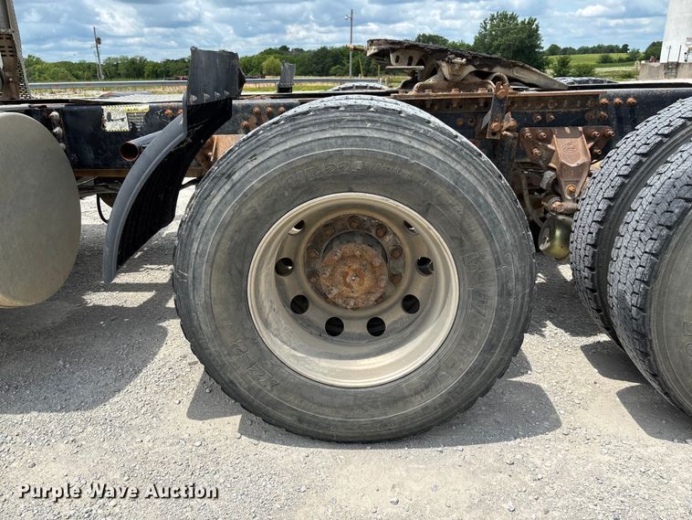 image for item FC1730 2016 Mack CXU613 semi truck