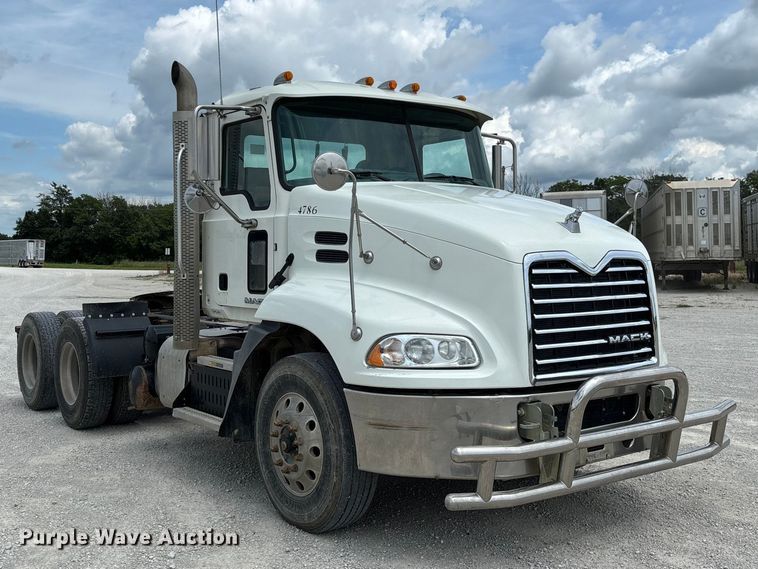 image for item FC1731 2016 Mack CXU613 semi truck