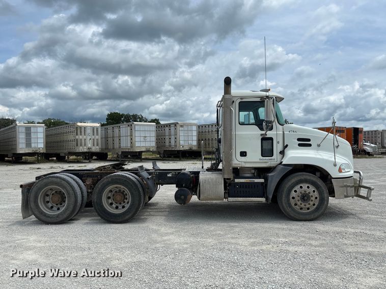 image for item FC1731 2016 Mack CXU613 semi truck
