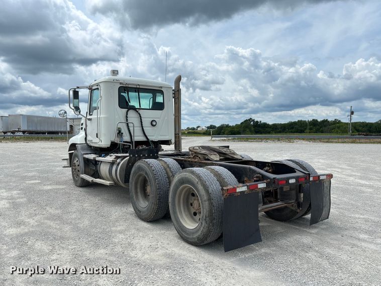 image for item FC1731 2016 Mack CXU613 semi truck