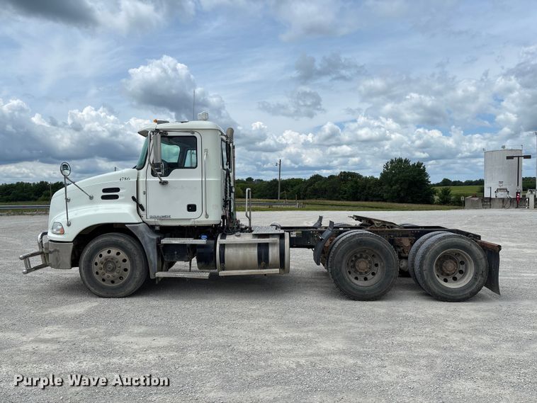image for item FC1731 2016 Mack CXU613 semi truck