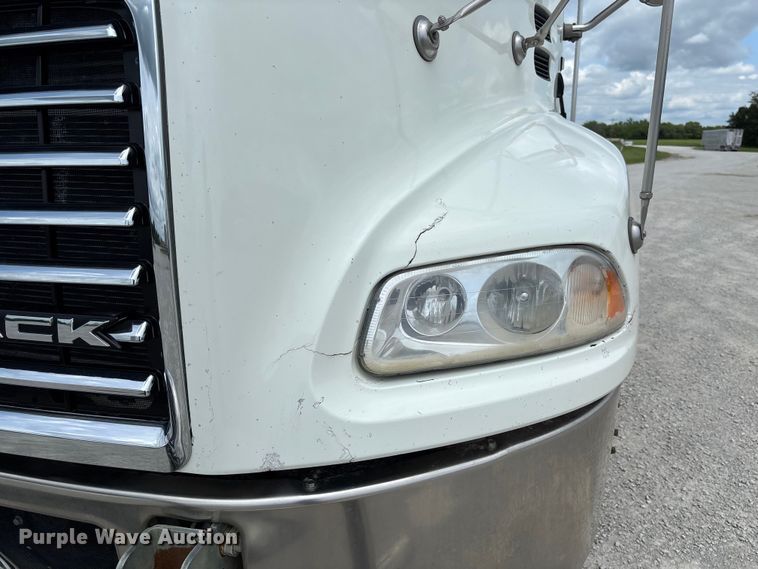 image for item FC1731 2016 Mack CXU613 semi truck