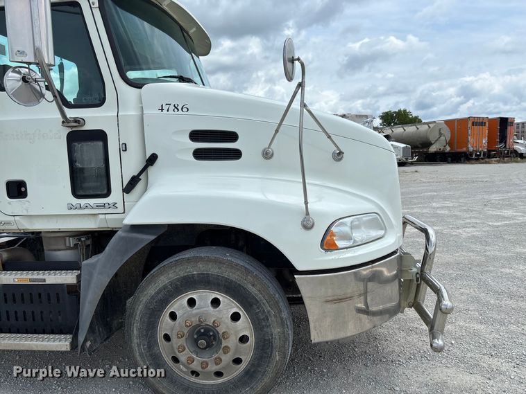 image for item FC1731 2016 Mack CXU613 semi truck