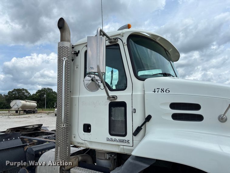 image for item FC1731 2016 Mack CXU613 semi truck