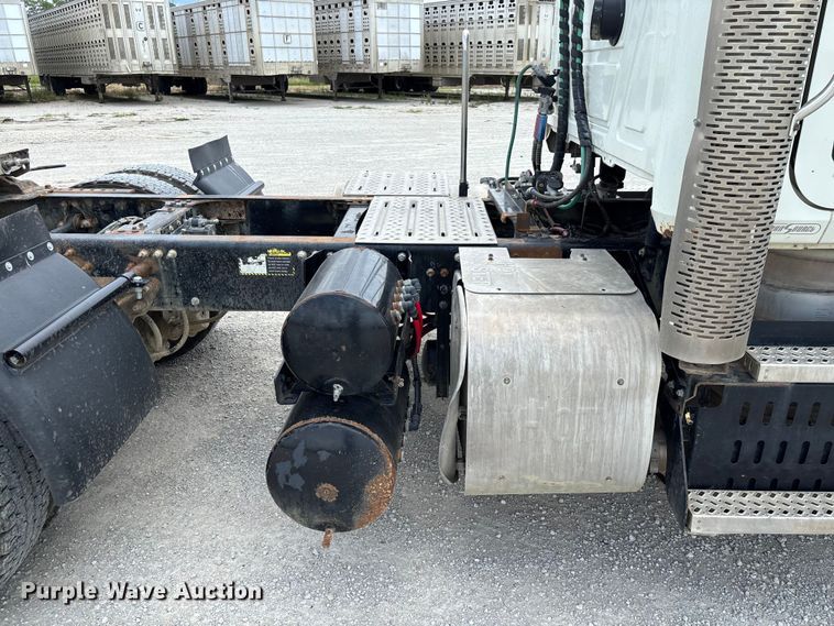 image for item FC1731 2016 Mack CXU613 semi truck