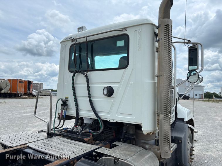 image for item FC1731 2016 Mack CXU613 semi truck