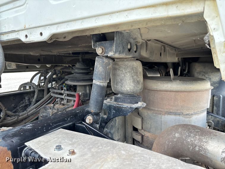 image for item FC1731 2016 Mack CXU613 semi truck