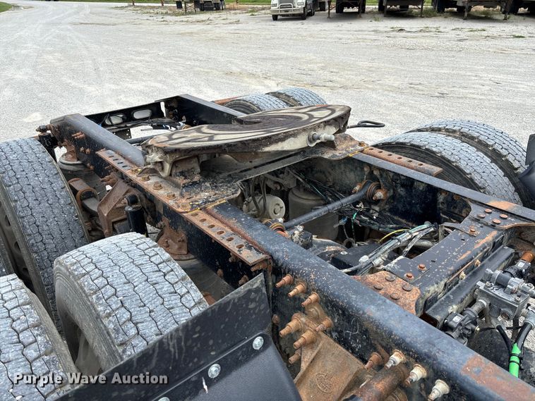 image for item FC1731 2016 Mack CXU613 semi truck