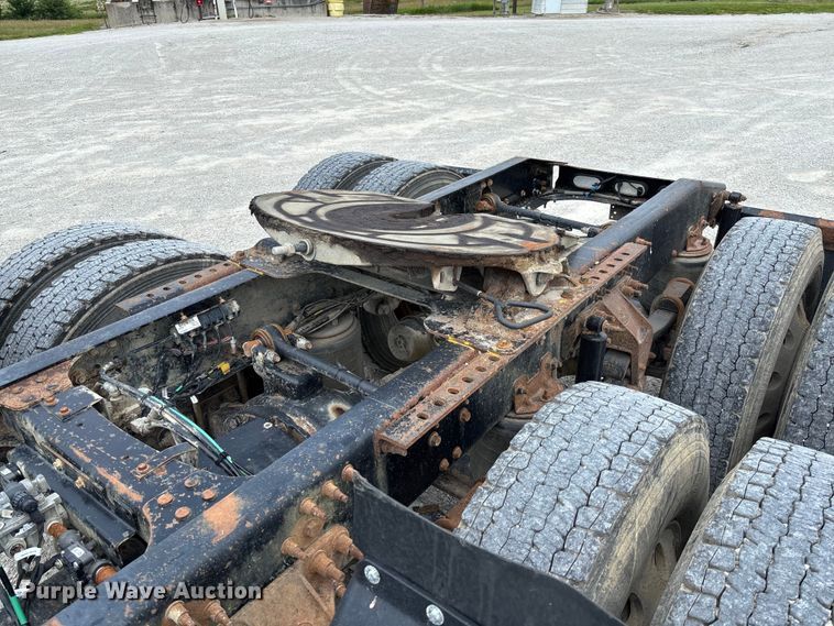 image for item FC1731 2016 Mack CXU613 semi truck