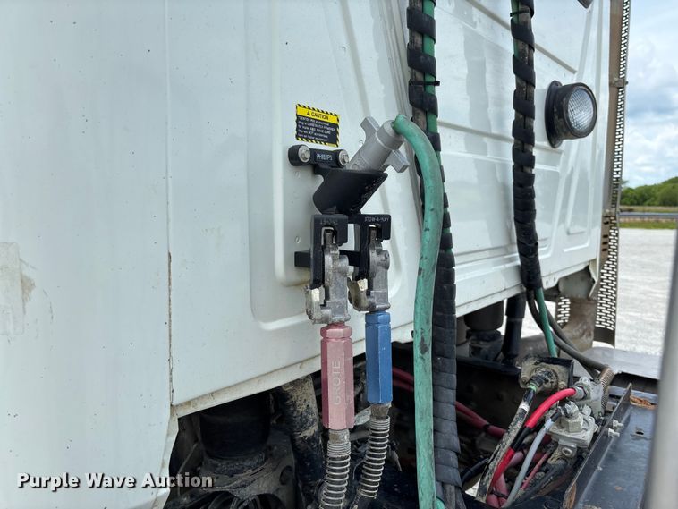 image for item FC1731 2016 Mack CXU613 semi truck