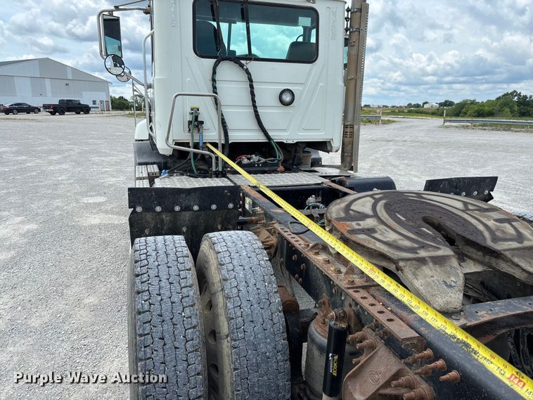 image for item FC1731 2016 Mack CXU613 semi truck