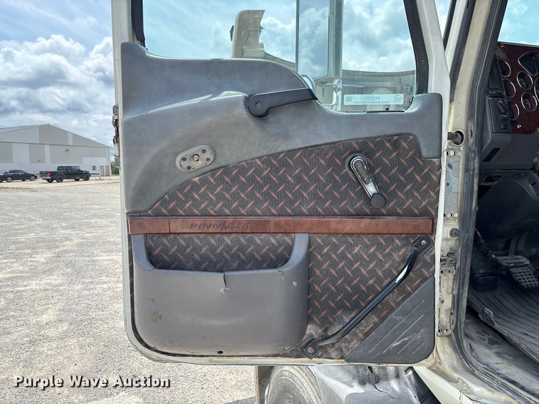 image for item FC1731 2016 Mack CXU613 semi truck
