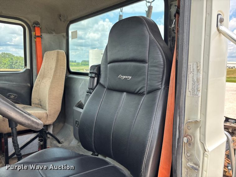 image for item FC1731 2016 Mack CXU613 semi truck
