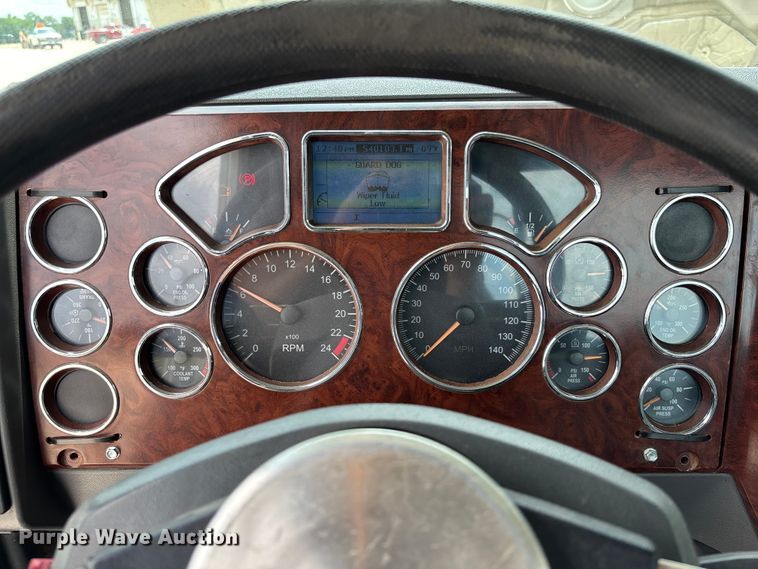 image for item FC1731 2016 Mack CXU613 semi truck
