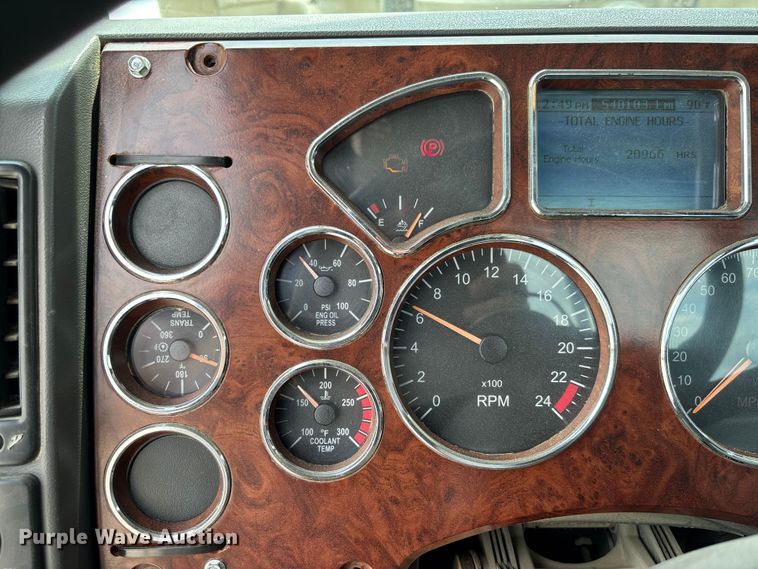 image for item FC1731 2016 Mack CXU613 semi truck
