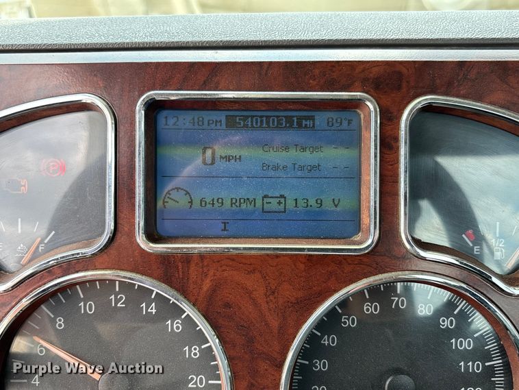 image for item FC1731 2016 Mack CXU613 semi truck