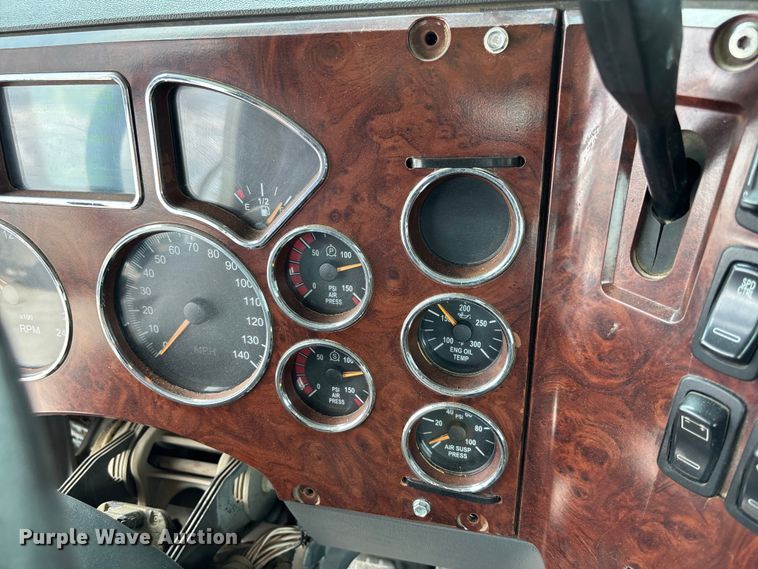 image for item FC1731 2016 Mack CXU613 semi truck