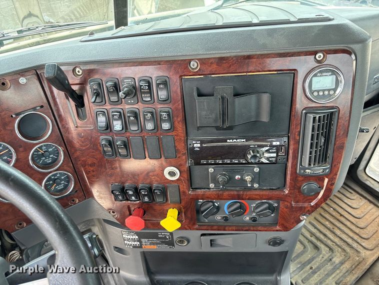 image for item FC1731 2016 Mack CXU613 semi truck