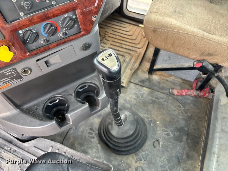 image for item FC1731 2016 Mack CXU613 semi truck