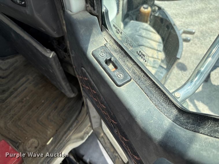 image for item FC1731 2016 Mack CXU613 semi truck