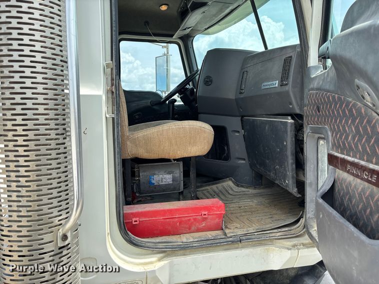 image for item FC1731 2016 Mack CXU613 semi truck