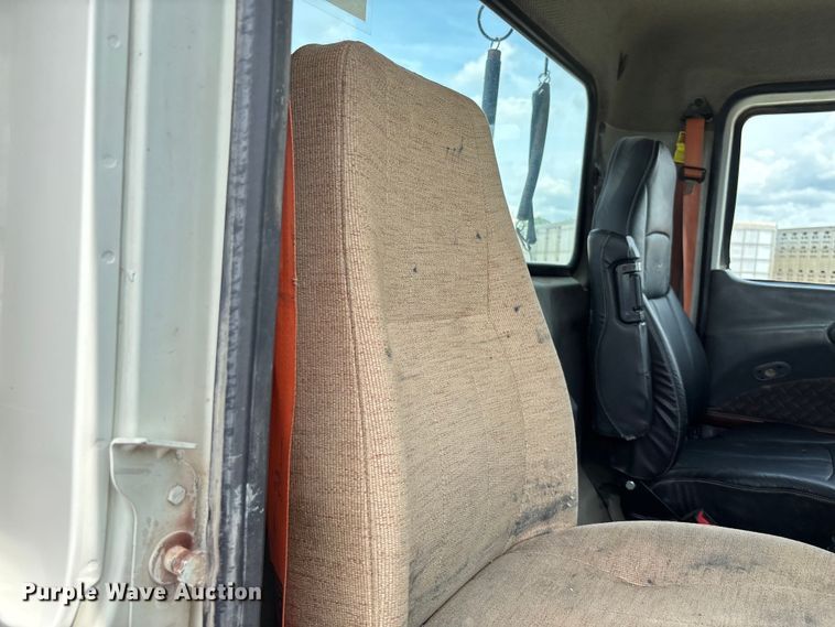 image for item FC1731 2016 Mack CXU613 semi truck