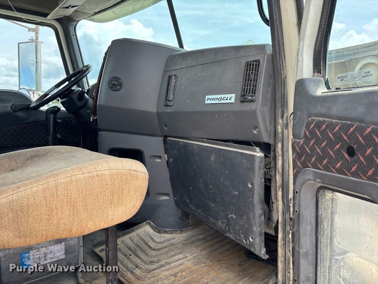image for item FC1731 2016 Mack CXU613 semi truck