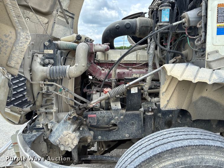 image for item FC1731 2016 Mack CXU613 semi truck