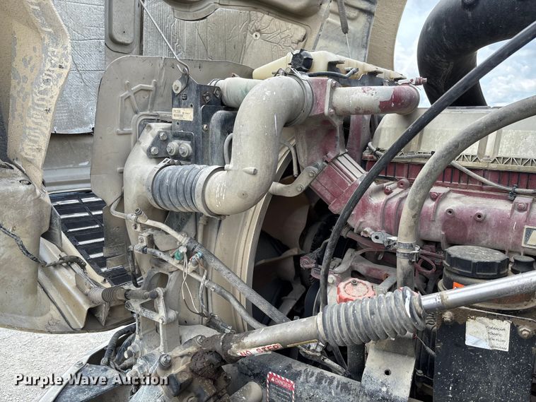 image for item FC1731 2016 Mack CXU613 semi truck