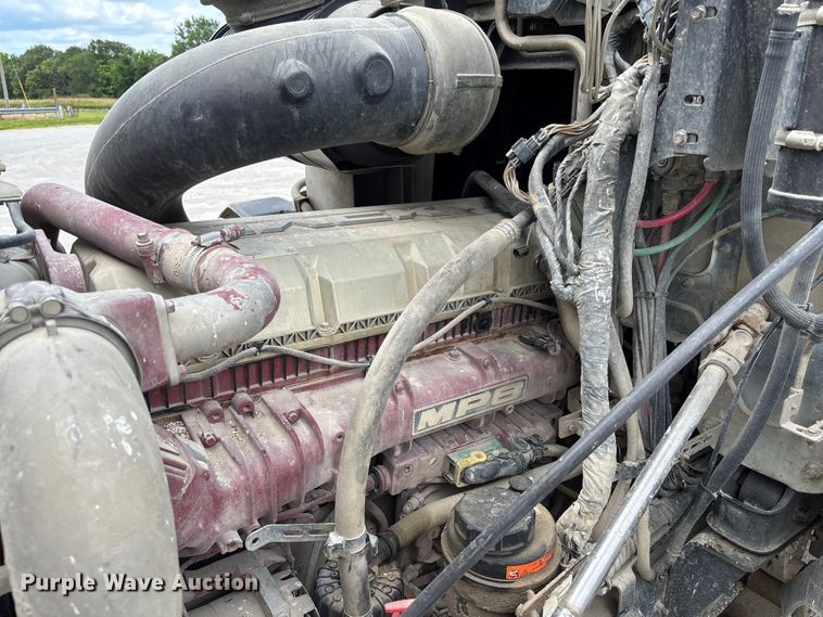 image for item FC1731 2016 Mack CXU613 semi truck