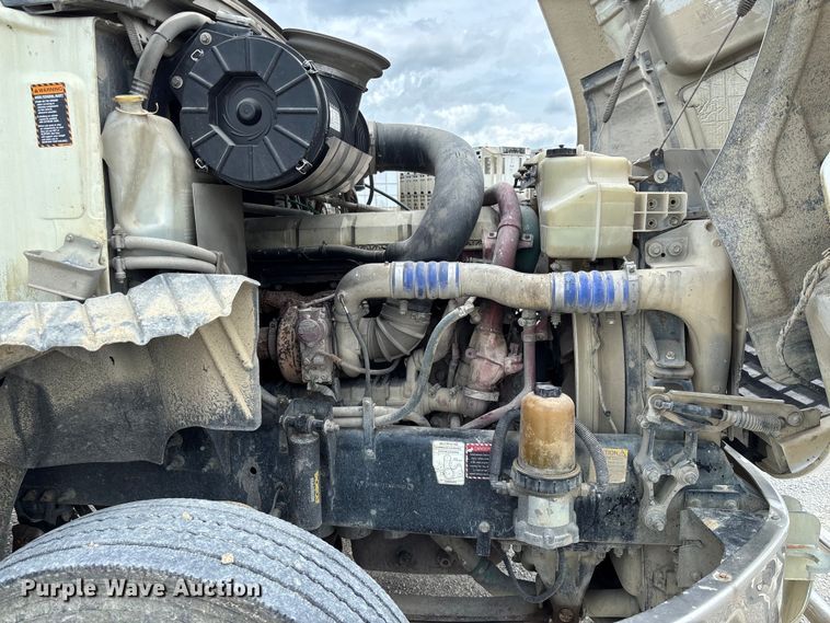image for item FC1731 2016 Mack CXU613 semi truck