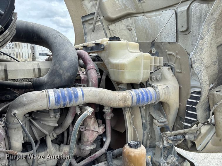 image for item FC1731 2016 Mack CXU613 semi truck