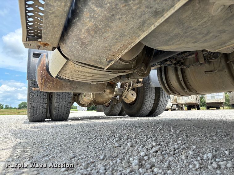 image for item FC1731 2016 Mack CXU613 semi truck