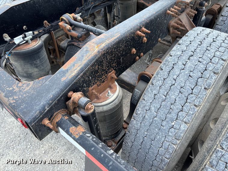 image for item FC1731 2016 Mack CXU613 semi truck