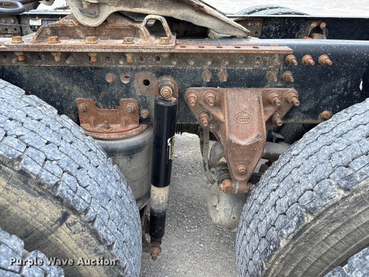 image for item FC1731 2016 Mack CXU613 semi truck
