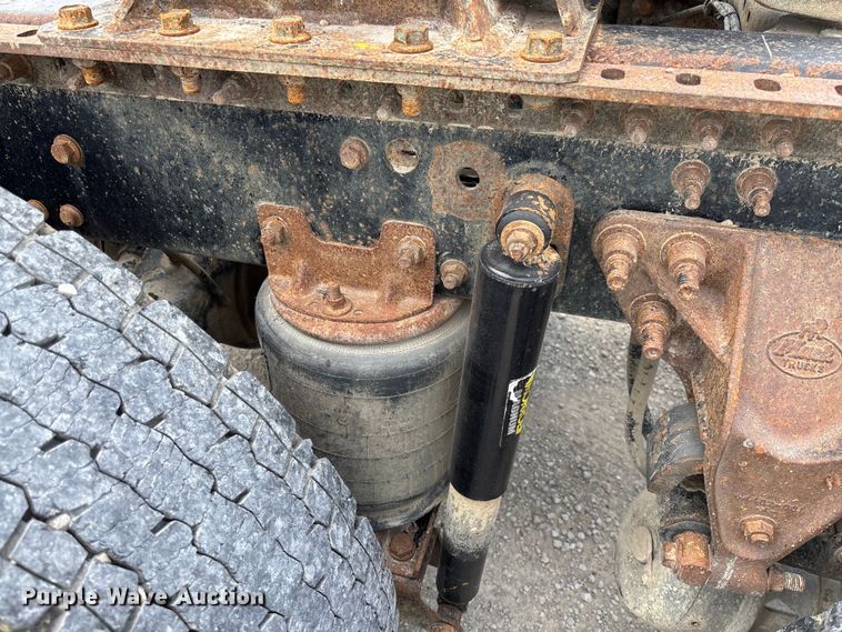 image for item FC1731 2016 Mack CXU613 semi truck