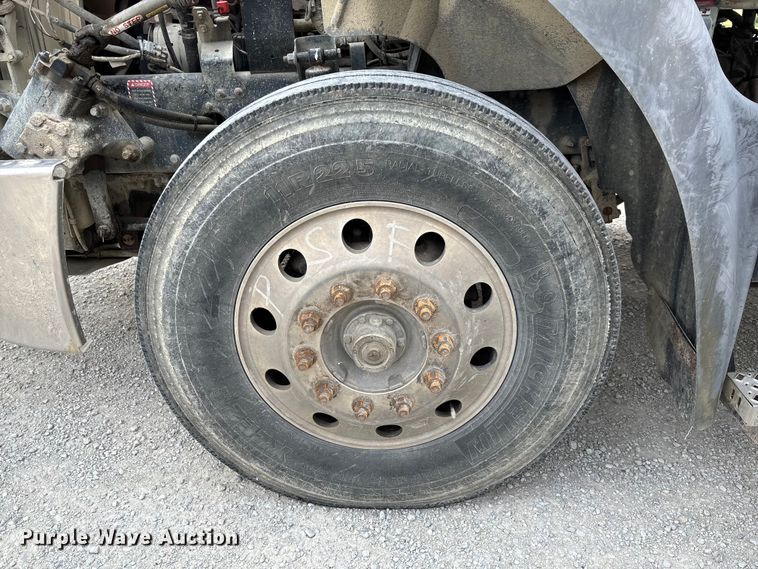 image for item FC1731 2016 Mack CXU613 semi truck