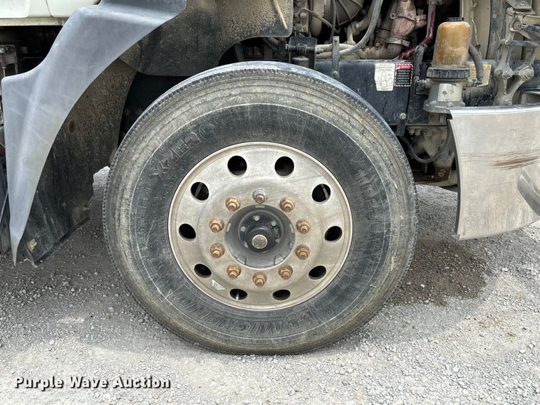 image for item FC1731 2016 Mack CXU613 semi truck