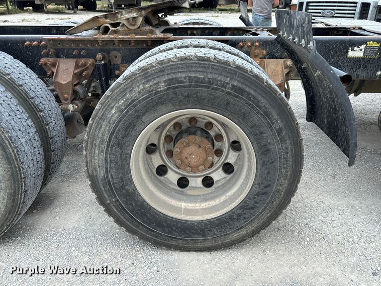 image for item FC1731 2016 Mack CXU613 semi truck