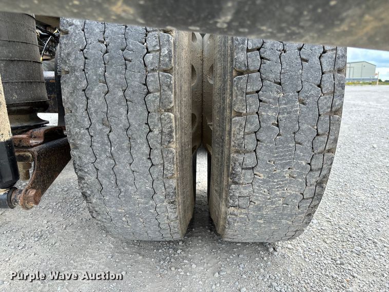 image for item FC1731 2016 Mack CXU613 semi truck