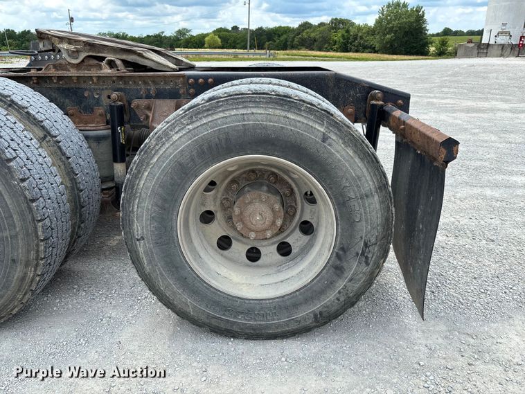 image for item FC1731 2016 Mack CXU613 semi truck