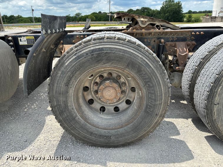 image for item FC1731 2016 Mack CXU613 semi truck