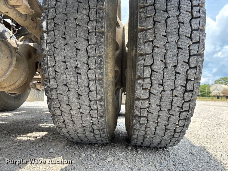 image for item FC1731 2016 Mack CXU613 semi truck