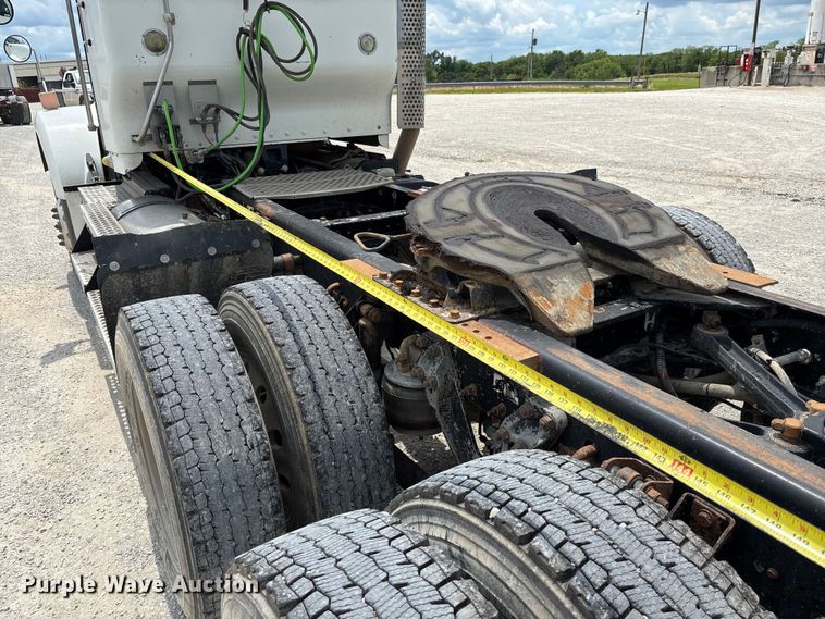 image for item FC1732 2014 Kenworth T800 semi truck