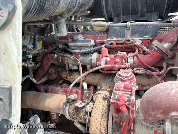 image for item FC1732 2014 Kenworth T800 semi truck